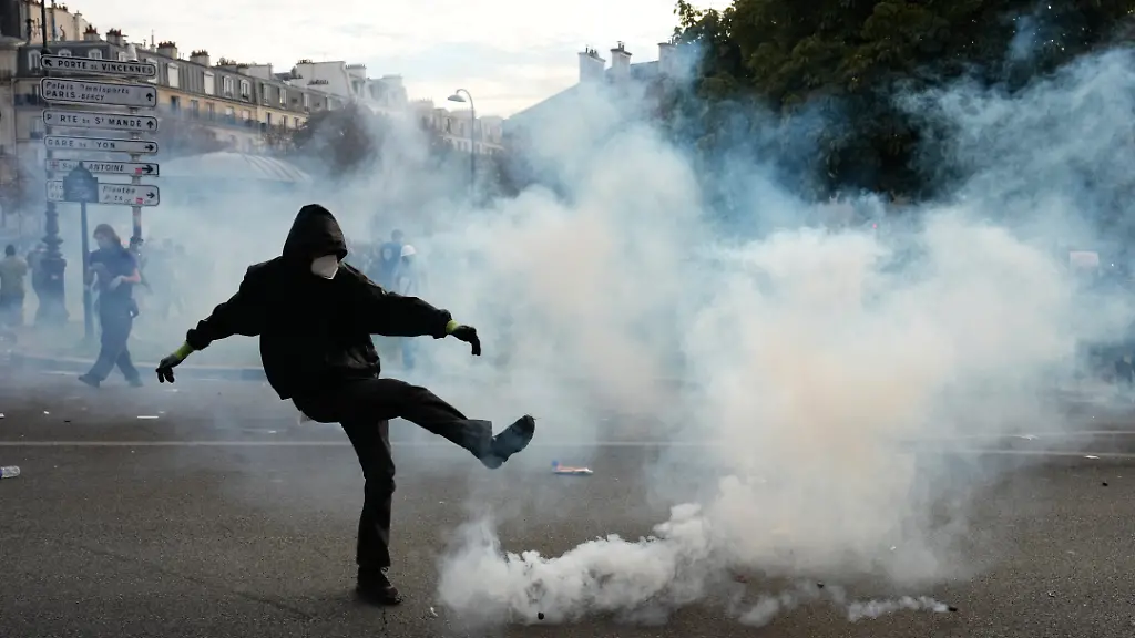Gewalt in Frankreich hält an: Trump macht „Massenmigration“ für Schülerproteste verantwortlich