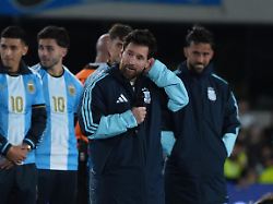 Erinnerung an Maradona: Ronaldo herzt Messis emotionalen Abschiedstext