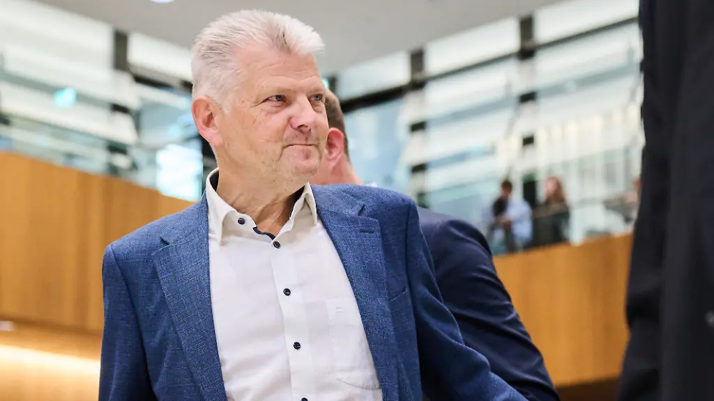 Staatsanwaltschaft ermittelt: Niedersachsens SPD-Fraktionschef Politze legt Amt nieder