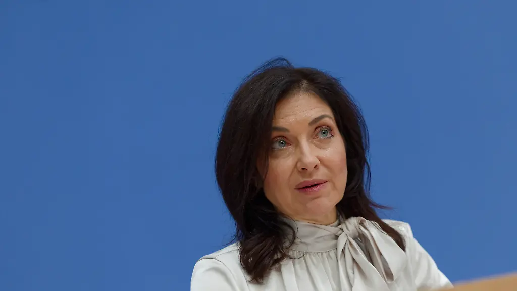 Huthi-Angriffe auf Flughafen: Ministerin Reiche steckt in Riad fest