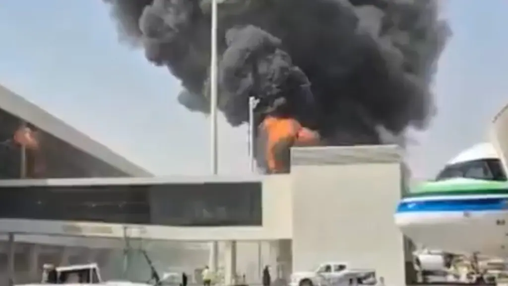 Trump erwägt Hilfe für Saudis: Raketenangriff auf Riads Flughafen – viele Tote