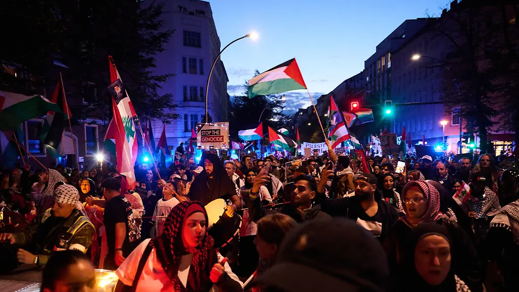 Festnahmen wegen Volksverhetzung: Israel-Hasser demonstrieren in Berlin