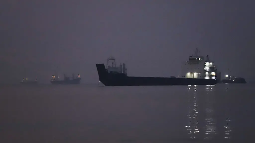 Millionen Barrel Rohöl an Bord: Teheran: Supertanker trifft Seemine in Straße von Hormus