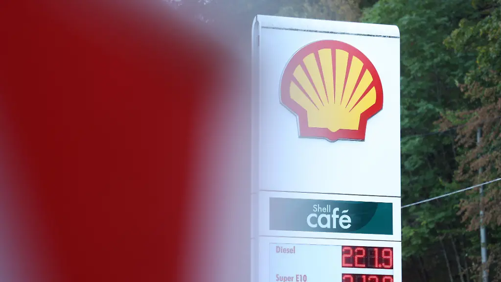 Hohe Milliardeneinnahmen: Shell und TotalEnergies verdoppeln Gewinn dank des hohen Ölpreises