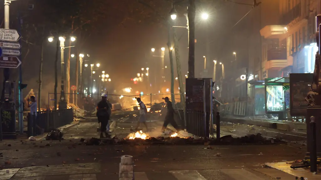 Plünderungen und Gewalt: Mehr als 550.000 Menschen protestieren in Frankreich