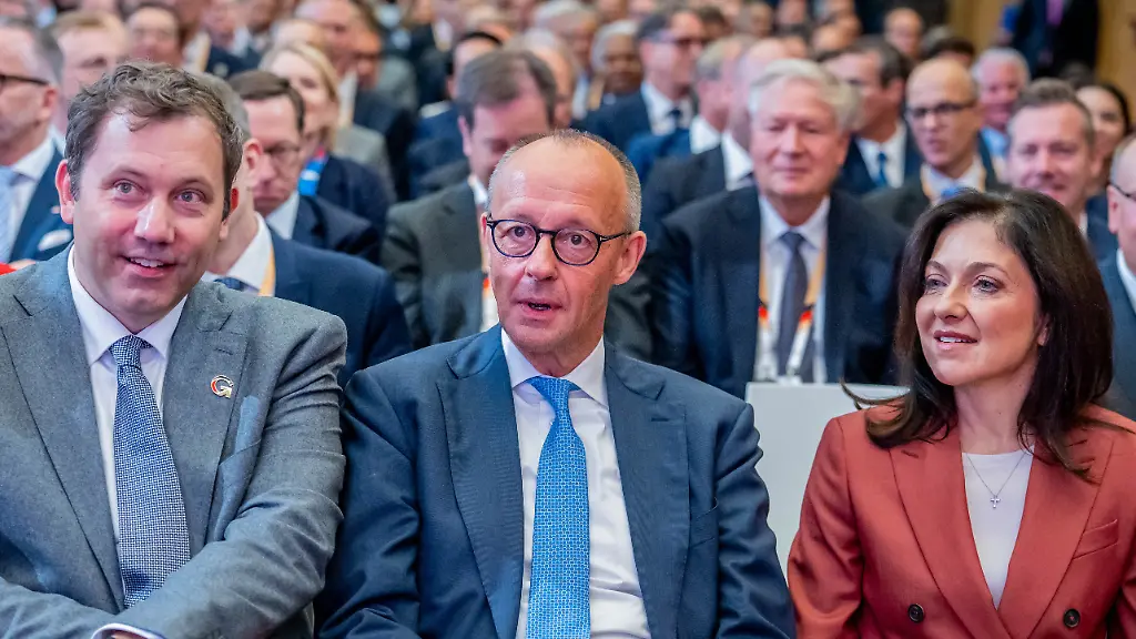 RTL/ntv-Trendbarometer: Mehr als drei Viertel der AfD-Anhänger erwarten Ende der Merz-Koalition