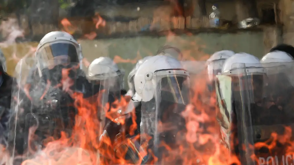 Umweltministerium brennt: Gewalt eskaliert bei Protesten in Albanien