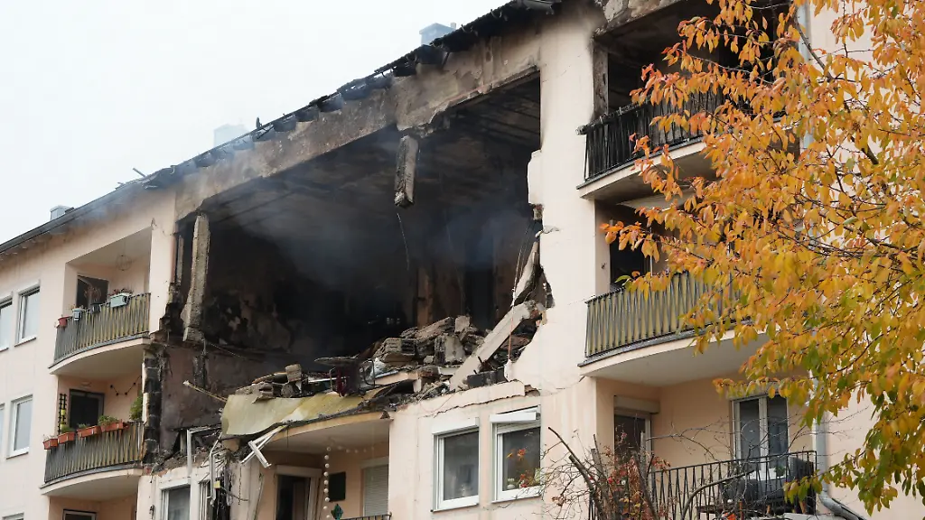 Noch drei Menschen vermisst: Vier Verletzte nach Hausexplosion in Regensburg