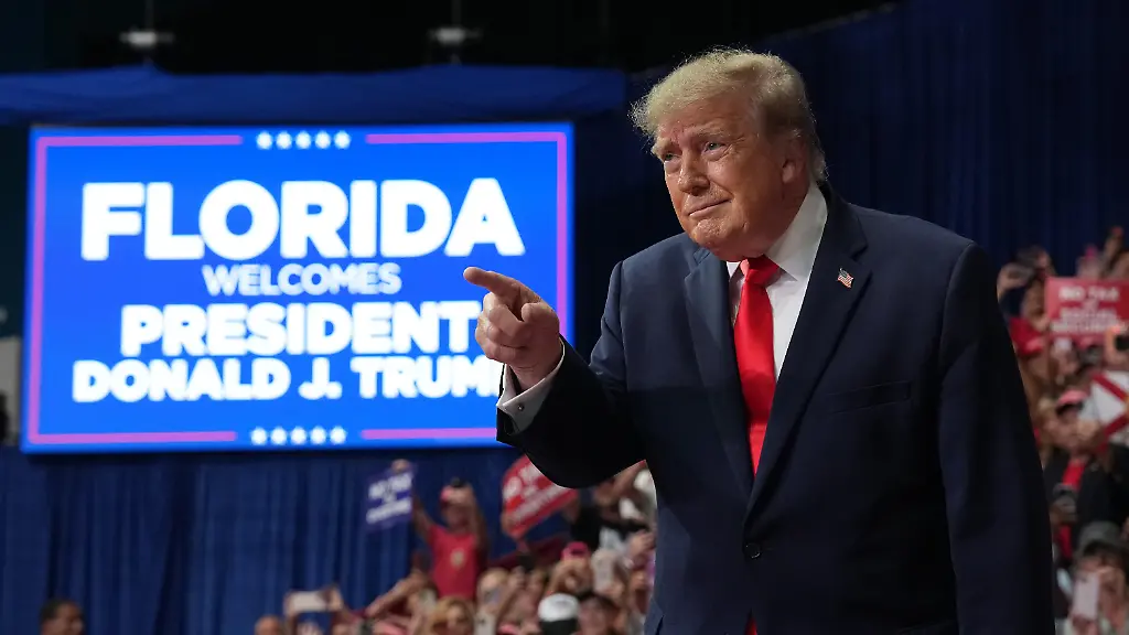 Bei Wahlkampfauftritt in Florida: Trump wettert gegen „Kommunisten“ unter Demokraten