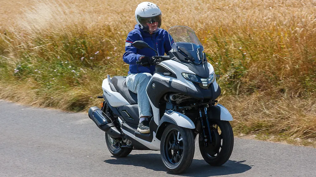 Erster Dreiradler mit Airbag: Yamaha Tricity 300 Airbag – der Windbeutel-Roller