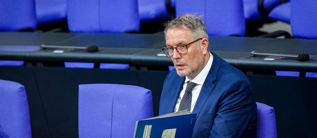„Rente mit 63“: Arbeitsminister Schweitzer fordert Kompromiss