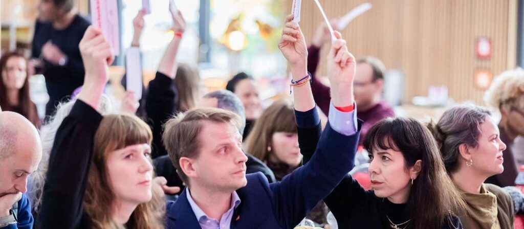 Berliner Linke stimmt für Aufnahme von Koalitionsverhandlungen mit Grünen und SPD