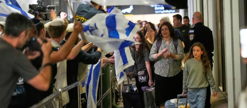 Gewalt im Cockpit: Flydubai-Passagiere sicher nach Tel Aviv gebracht