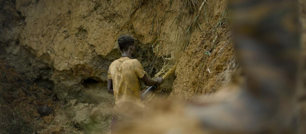 Wie die Goldsuche Natur und Lebensgrundlagen in Ghana zerstört