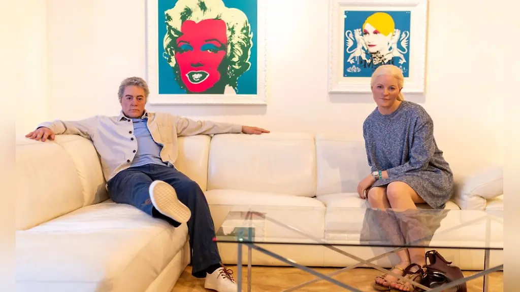Provokante Kunstinstallation: Mette-Marit sitzt jetzt als Wachsfigur neben Jeffrey Epstein