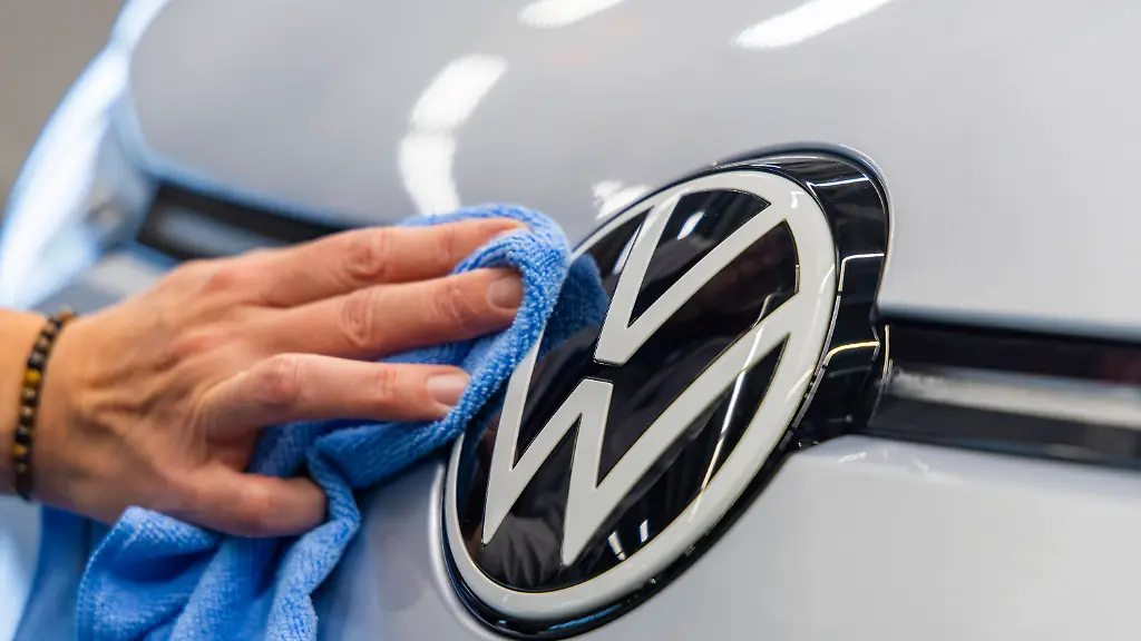 Auf Kosten der Urlaubstage?: VW-Chef Blume plädiert für längere Arbeitszeiten