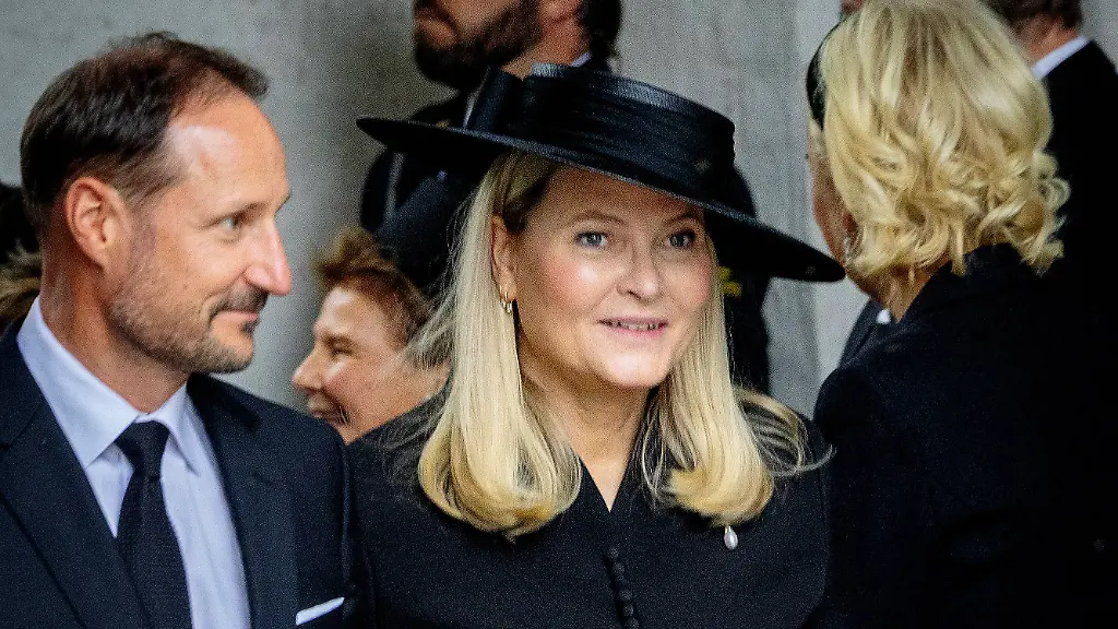 Kronprinzessin begleitet König: Mette-Marit krank: Königin fehlt bei wichtigem Termin
