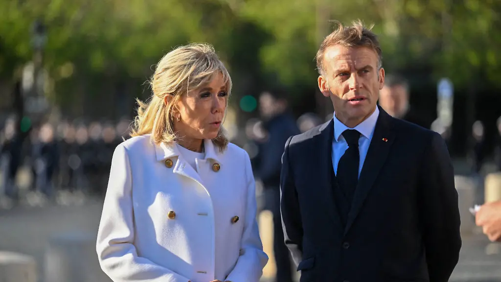„Ficke deine Lehrerin, nicht…“: Vulgäres Schüler-Plakat bringt Macron auf die Palme