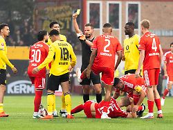 Schreck nach wenigen Sekunden: BVB-Star sieht Rot