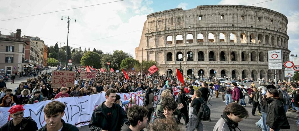 Proteste gegen Meloni: Hunderttausende demonstrieren in Italien