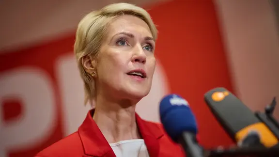 Manuela Schwesig | Jens Büttner/dpa +++ dpa-Bildfunk +++ Manuela Schwesig